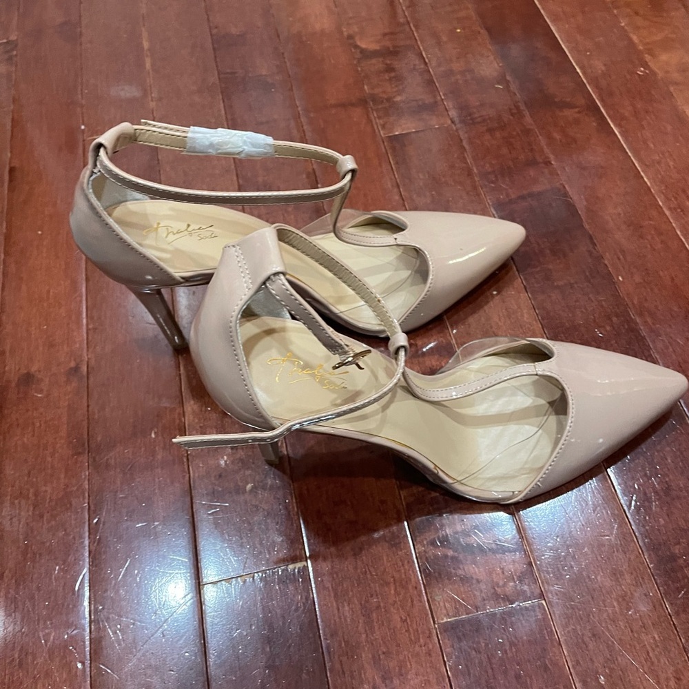 Thalia Sofia nude patent heels size 9.5